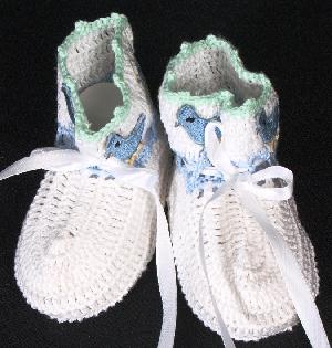 WHITE COTTON BOOTIE WITH GREEN AND BLUE TRIM AND LITTLE BLUE CHICS.   